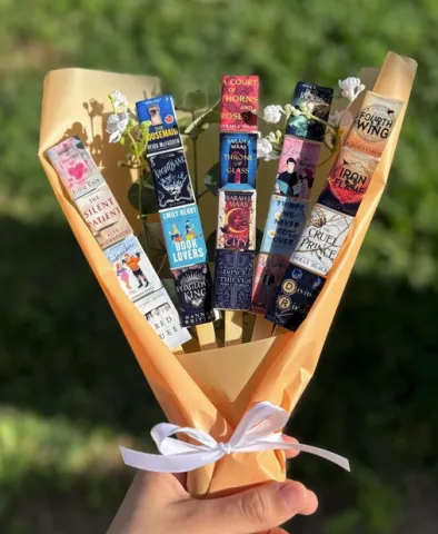 Image of the mini book bouquet example