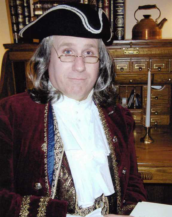 photo of actor Terry Lynch dressed in 18th century clothing as Benjamin Franklin